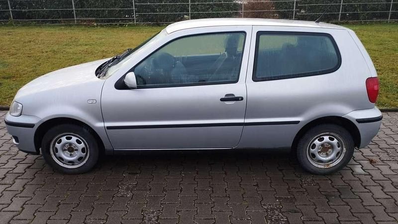 Silber Gebraucht 2000 VW Polo Limousine | 1.200 € (Fairer Preis) - Bild 1/4