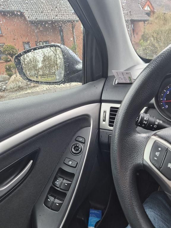 Gebraucht Hyundai i30 Classic 99 PS (72 kW) 2013 Blau Limousine