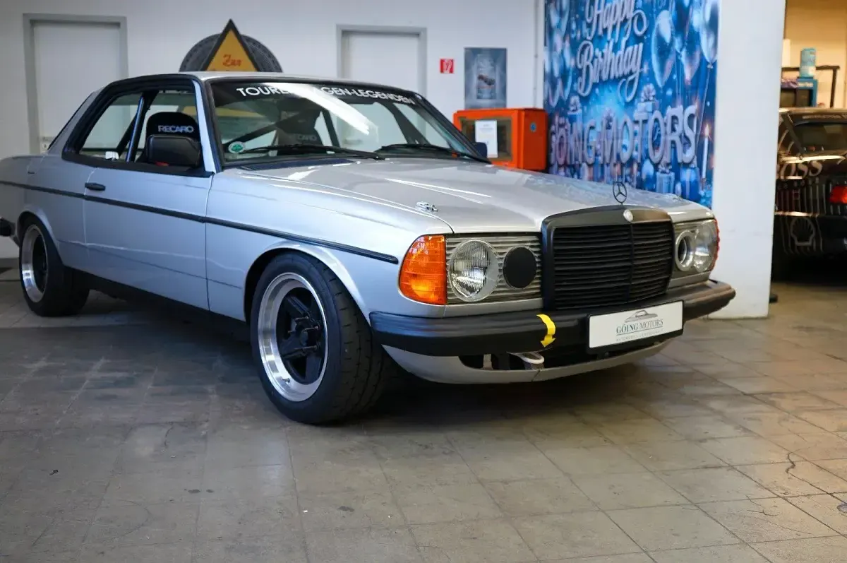 Gebraucht Mercedes 280 209 PS (153 kW) 1980 Silber Coupé