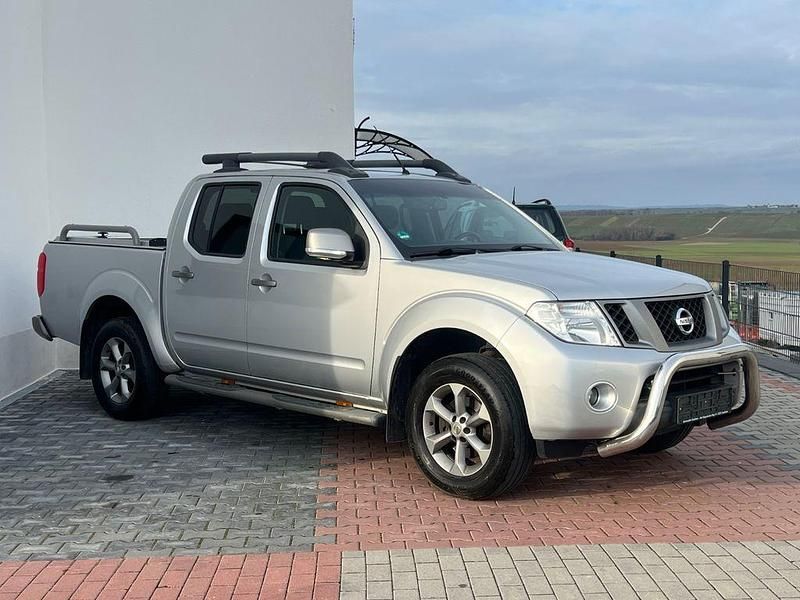Silber Gebraucht 2015 Nissan Navara Platinum Abholung | 19.900 € (Fairer Preis) - Bild 1/4