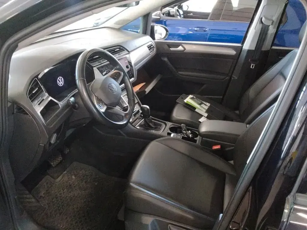 Gebraucht VW Touran Comfortline 150 PS (110 kW) 2024 Schwarz Van / Kleinbus