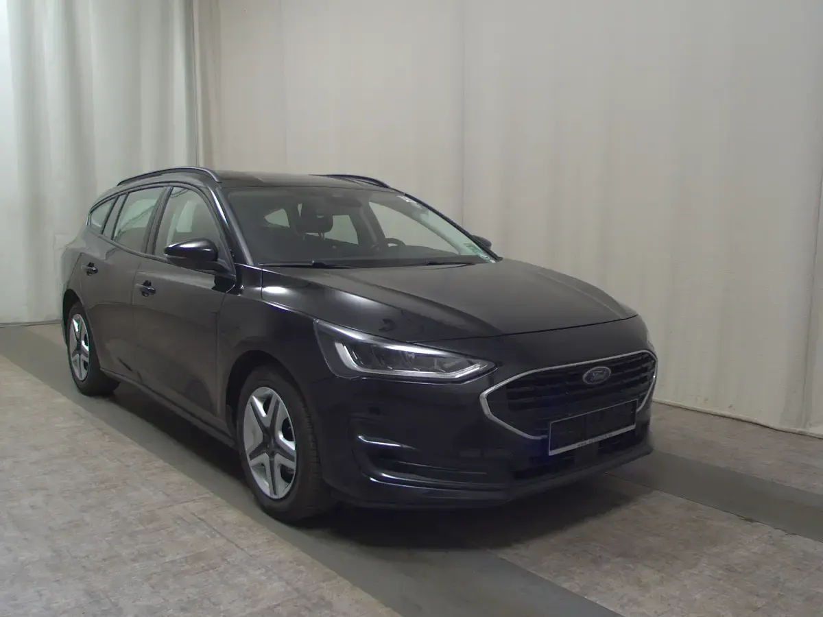Używany Ford Focus Cool & Connect 120 KM (88 kW) 2022 Czarny Kombi