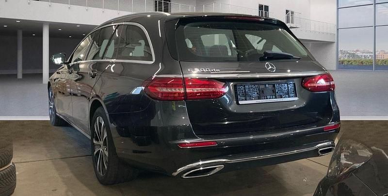 Gebraucht Mercedes E300 Avantgarde 194 PS (142 kW) 2021 Grau Limousine