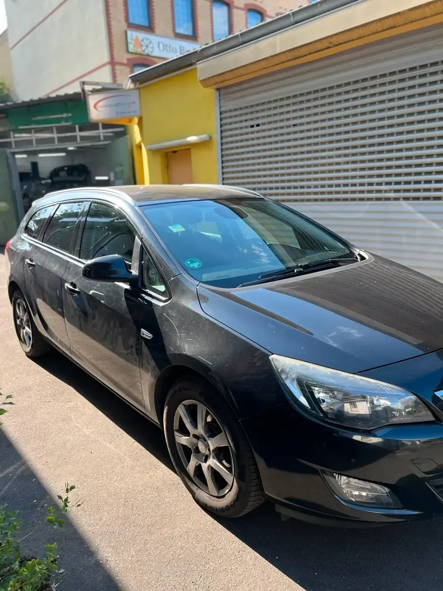 Gebraucht Opel Astra 130 PS (95 kW) 2012 Grau Kombi