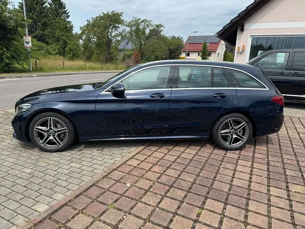 Gebraucht Mercedes C300 245 PS (180 kW) 2019 Blau Kombi