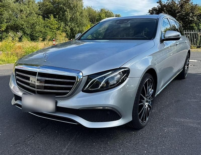 Gebraucht Mercedes E220 Edition 194 PS (142 kW) 2016 Grau Kombi