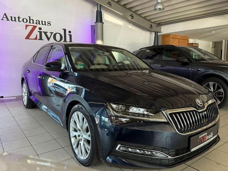 Schwarz Gebraucht 2022 Skoda Superb Limousine | 29.940 € (Teuer) - Bild 1/4