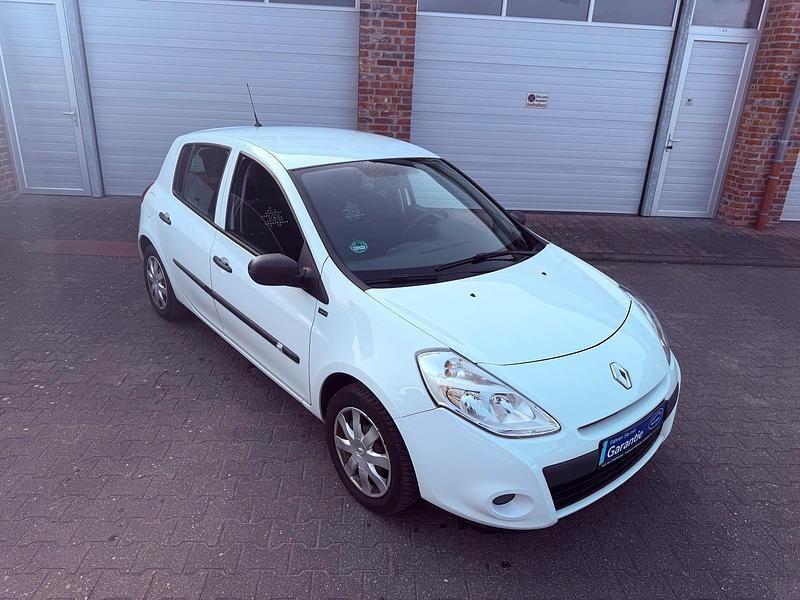 Gebraucht Renault Clio IV 75 PS (55 kW) 2013 Weiß Kleinwagen