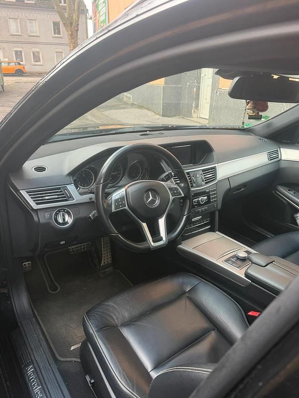 Gebraucht Mercedes E350 263 PS (193 kW) 2013 Schwarz Kombi