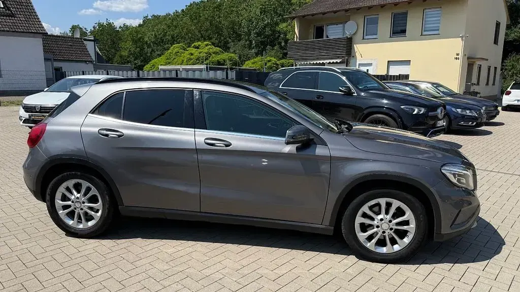 Gebraucht Mercedes GLA200 Style 136 PS (100 kW) 2014 Grau SUV