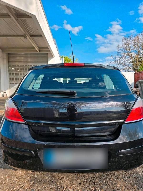 Second-hand Opel Astra 105 CP (77 kW) 2008 Negru Hatchback