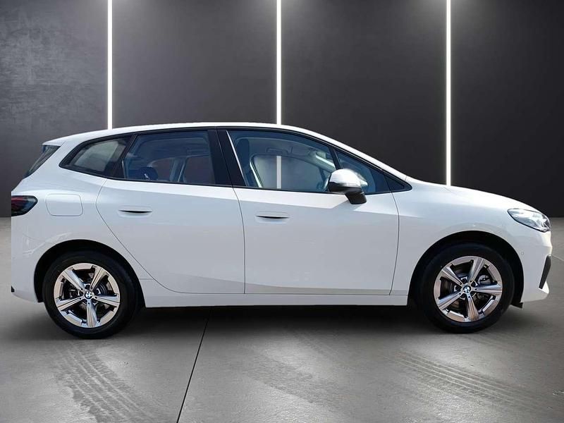 Gebraucht BMW 223 Active Tourer Luxury Line 197 PS (144 kW) 2024 Weiß Van / Kleinbus