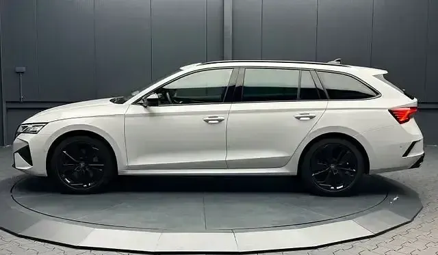 Gebraucht Skoda Octavia RS 265 PS (194 kW) 2025 Moonweiss metallic Kombi