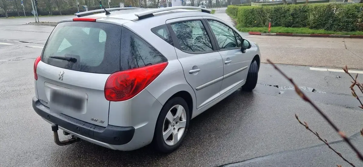 Gebraucht Peugeot 207 Premium 120 PS (88 kW) 2011 Silber Kombi