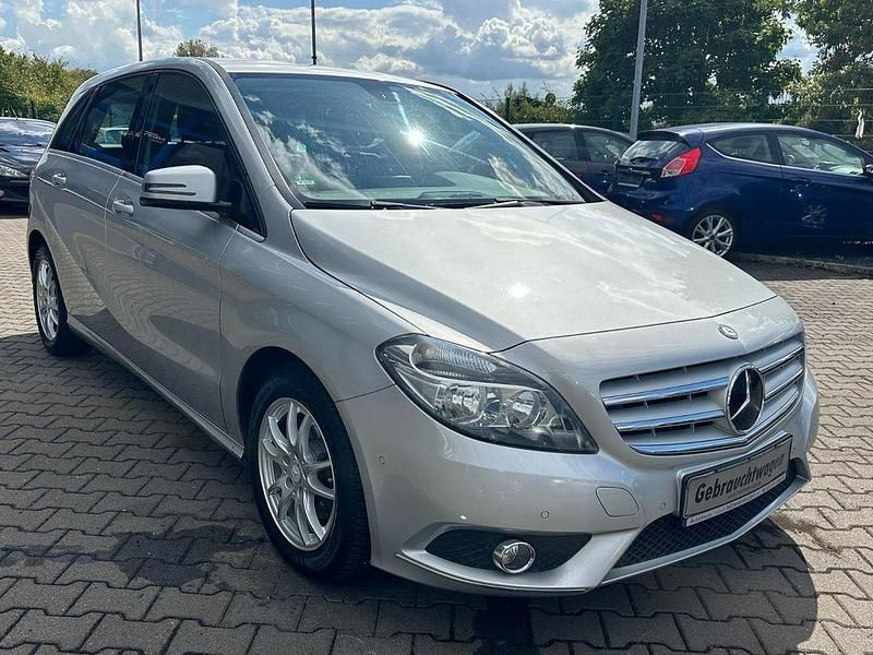 Gebraucht Mercedes B200 136 PS (100 kW) 2013 Silber Van / Kleinbus