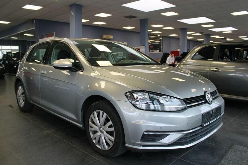 Silber Gebraucht 2019 VW Golf VII Comfortline Limousine | 12.980 € (Guter Preis) - Bild 1/4