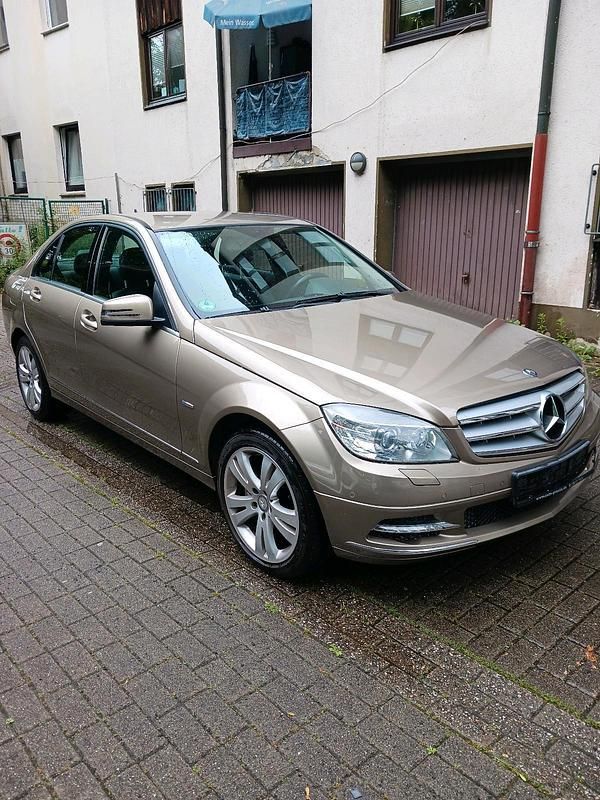 Gold Gebraucht 2011 Mercedes C220 Avantgarde Limousine | 7.880 € (Superpreis) - Bild 1/4