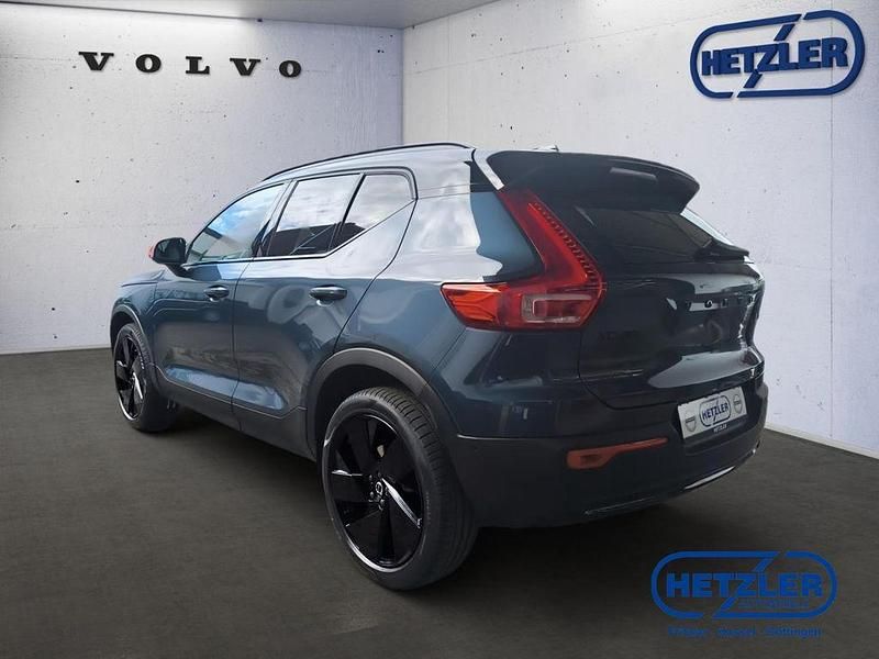 Neu Volvo XC40 Plus 197 PS (144 kW) 2025 Denim blue / metallic SUV