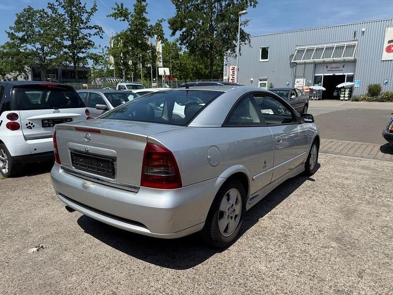 Second-hand Opel Astra 125 CP (91 kW) 2004 Argintiu Coupe