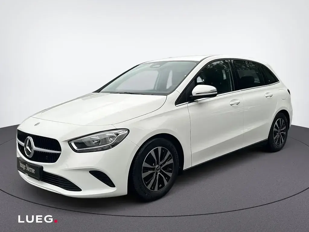 Gebraucht Mercedes B180 136 PS (100 kW) 2024 Weiß Kleinwagen