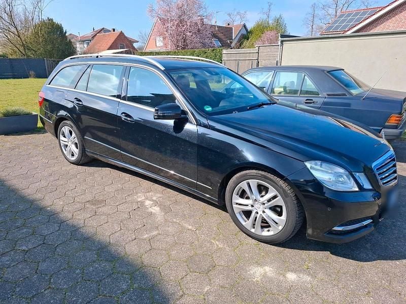 Gebraucht Mercedes E220 170 PS (125 kW) 2012 Schwarz Kombi