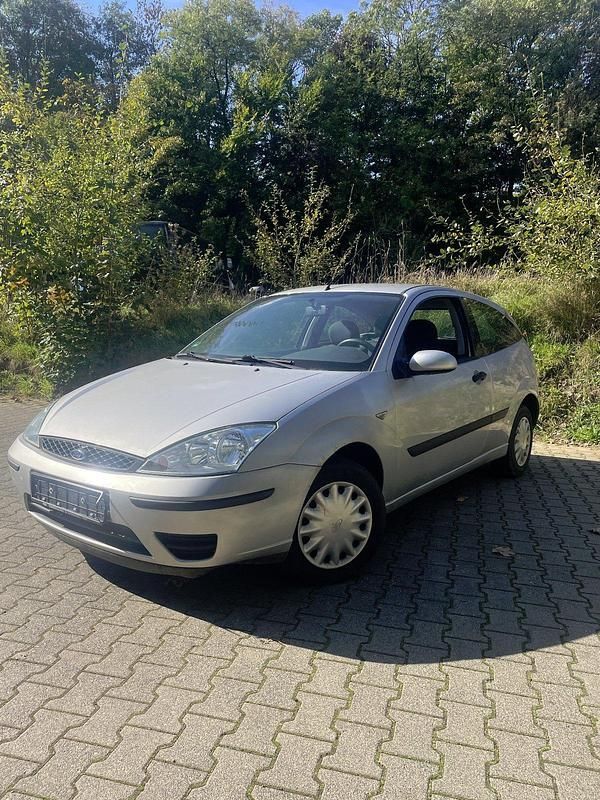 Silber Gebraucht 2003 Ford Focus Limousine | 450 € (Superpreis) - Bild 1/4