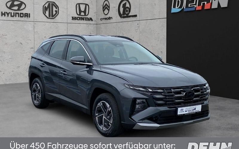 Grau Neu 2025 Hyundai Tucson Select SUV | 31.970 € (Superpreis) - Bild 1/4