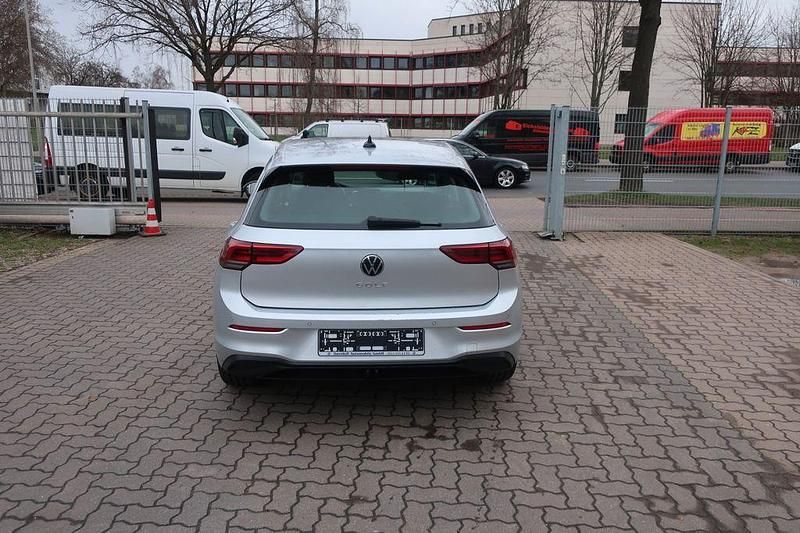 Gebraucht VW Golf VIII 116 PS (85 kW) 2023 Silber Limousine