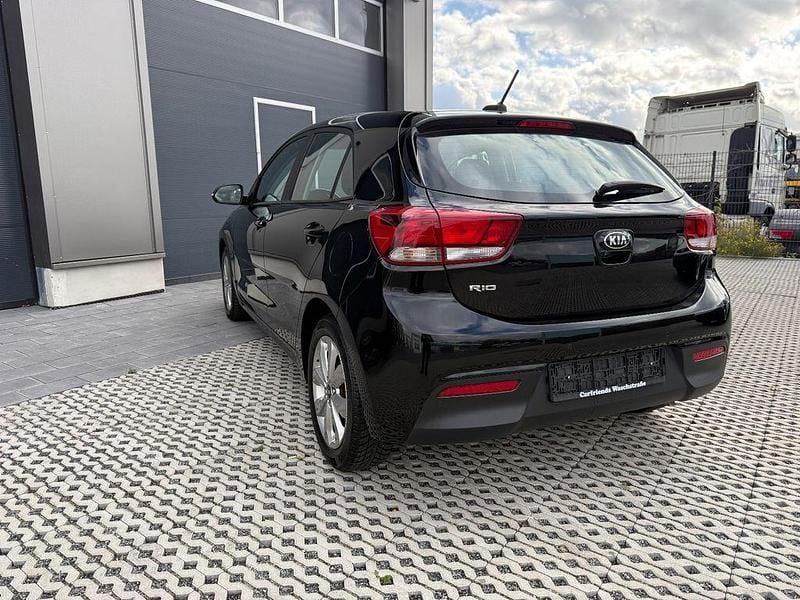 Gebraucht Kia Rio Vision 101 PS (74 kW) 2022 Schwarz Limousine