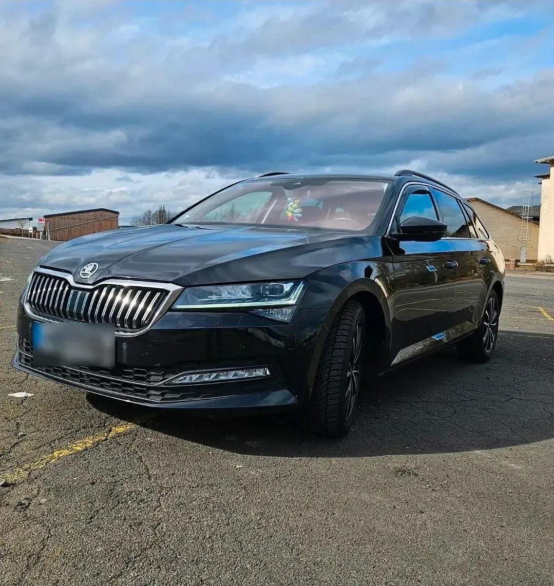 Gebraucht Skoda Superb 150 PS (110 kW) 2019 Schwarz Kombi