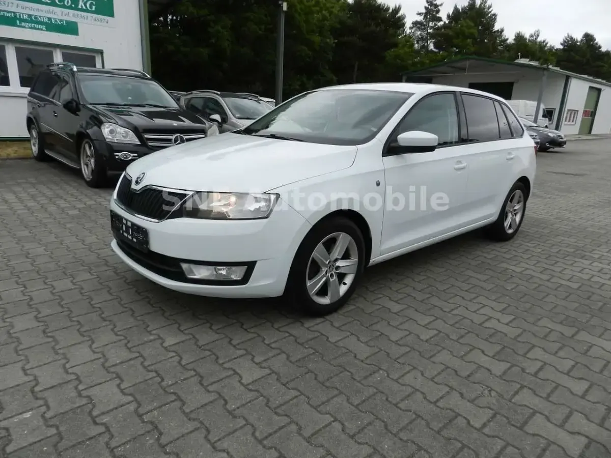 Gebraucht Skoda Rapid Drive 90 PS (66 kW) 2015 Bila laser/laser white Kleinwagen