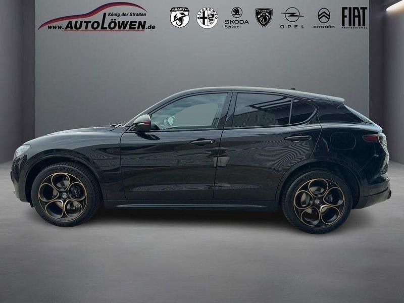 Nero vulcano, metallic Neu 2025 Alfa Romeo Stelvio SUV | 76.490 € - Bild 1/3