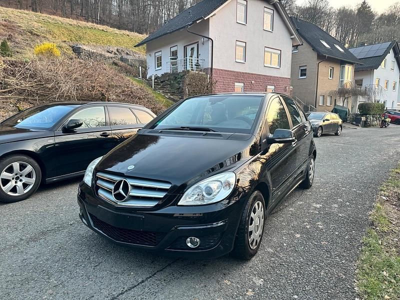 Gebraucht Mercedes B160 95 PS (69 kW) 2011 Schwarz Van / Kleinbus
