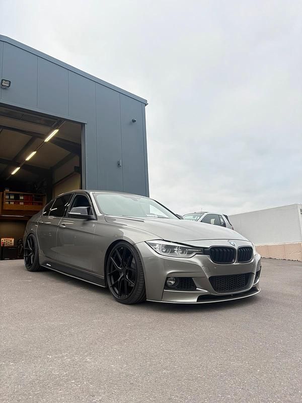 Gold Gebraucht 2017 BMW 330 M Sport Limousine | 24.000 € (Fairer Preis) - Bild 1/4