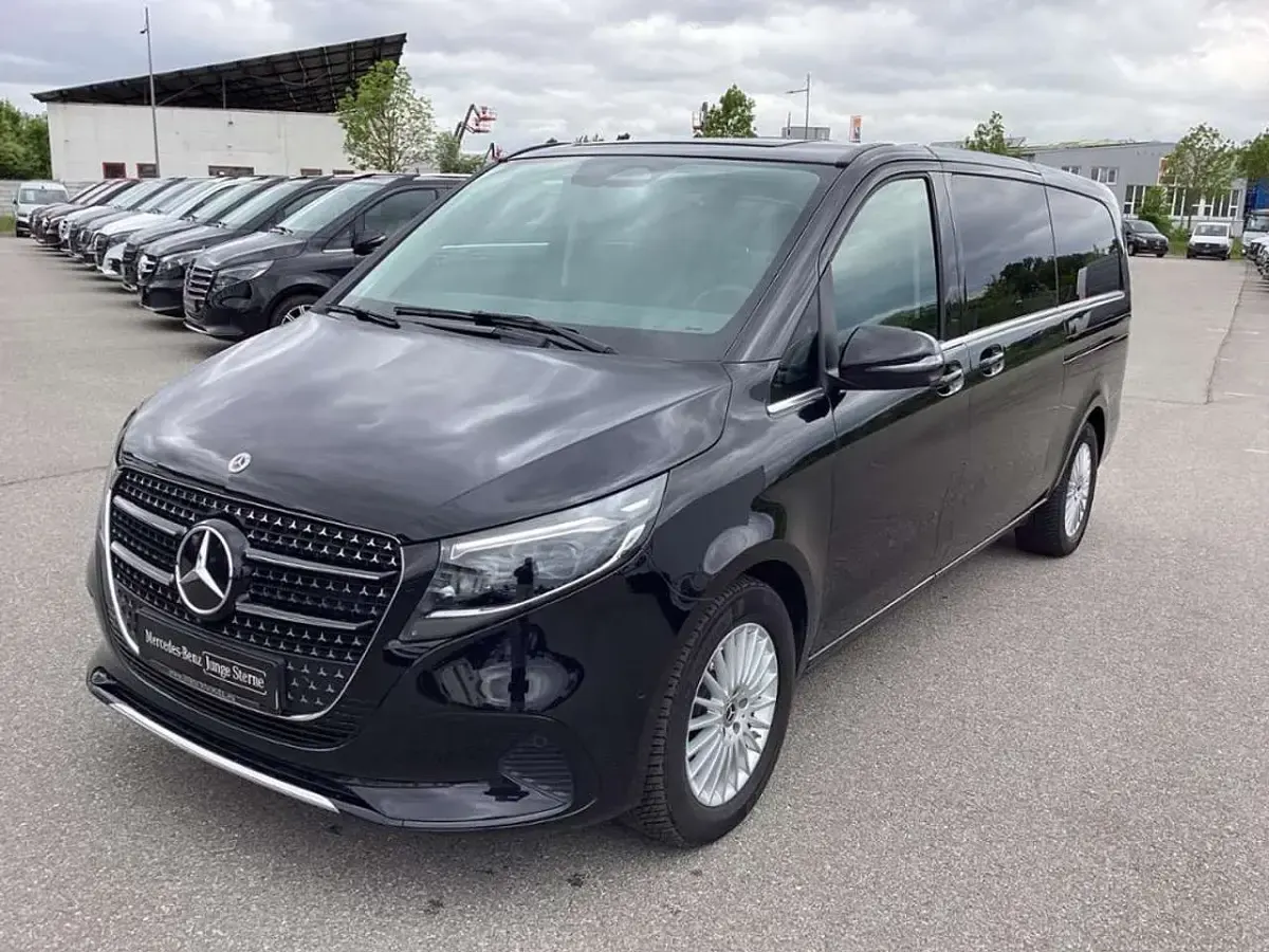 Gebraucht Mercedes V300 Avantgarde 237 PS (174 kW) 2025 Obsidianschwarz metallic Van / Kleinbus