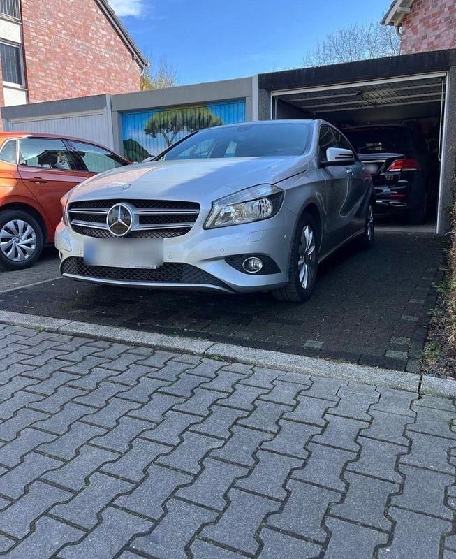 Gebraucht Mercedes 200 212 PS (155 kW) 2014 Silber Kleinwagen