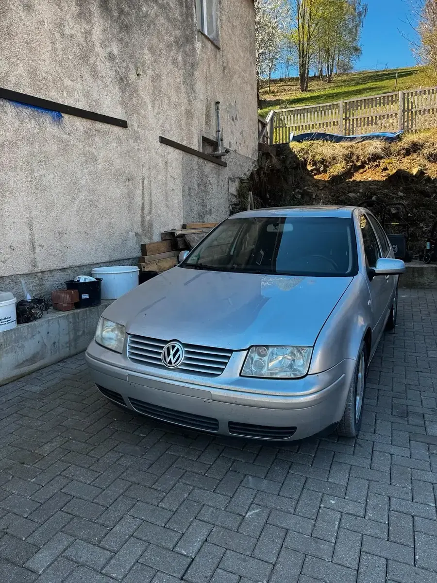 Usata VW Bora 150 CV (110 kW) 2004 Argento Berlina