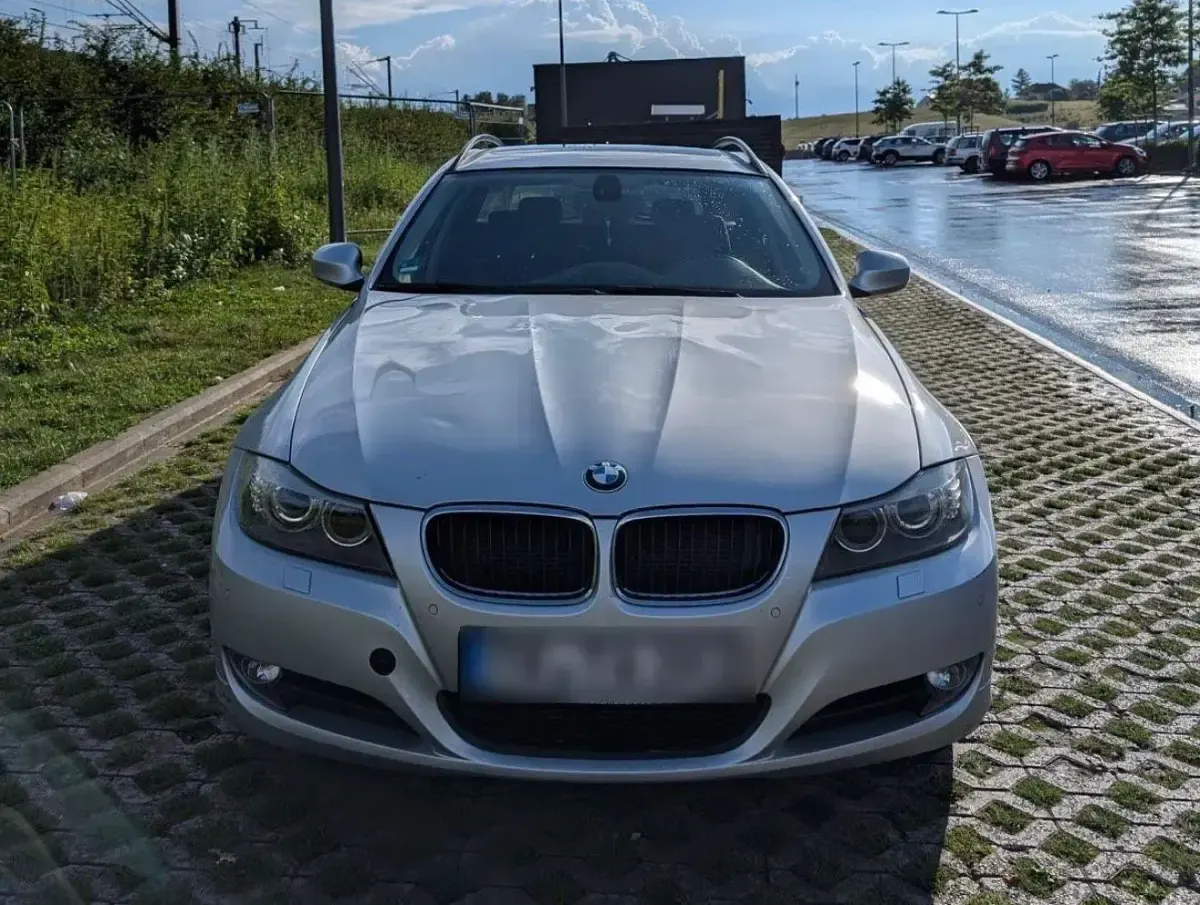 Gebraucht BMW 318 143 PS (105 kW) 2010 Silber Kombi