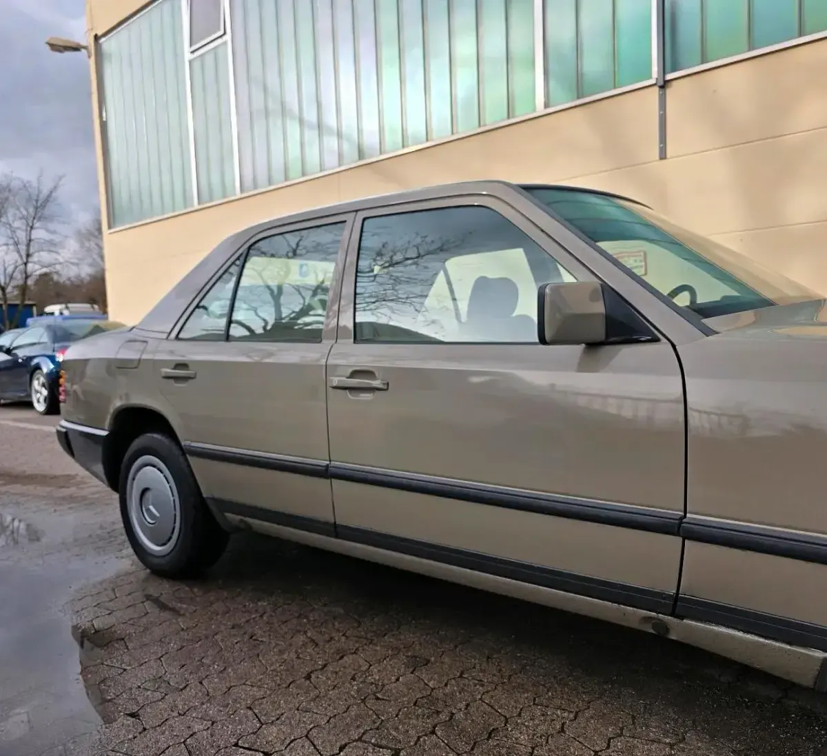 Gebraucht Mercedes E260 160 PS (117 kW) 1987 Grün Limousine