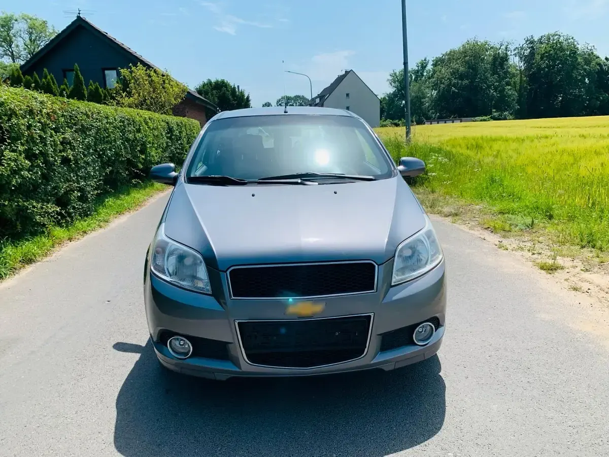 Gebraucht Chevrolet Aveo 84 PS (61 kW) 2011 Grau Kleinwagen