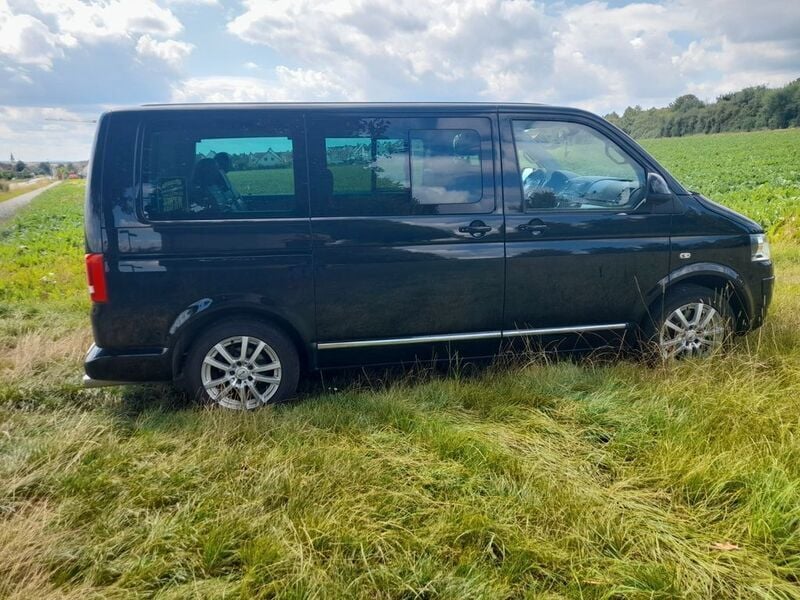 Schwarz Gebraucht 2010 VW T5 Highline Van | 16.900 € - Bild 1/4