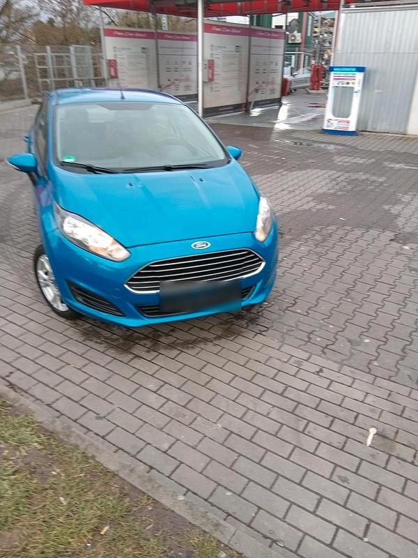 Gebraucht Ford Fiesta 80 PS (58 kW) 2013 Blau Kleinwagen