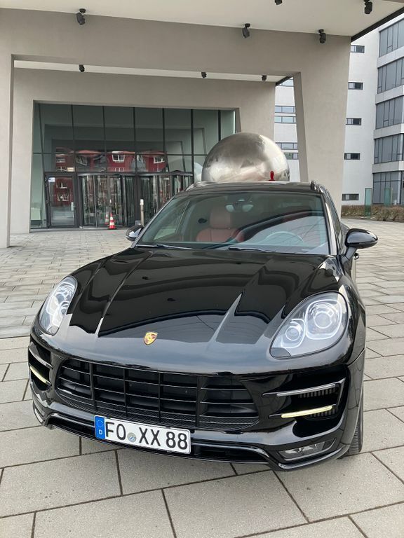 Schwarz Gebraucht 2015 Porsche Macan Turbo SUV | 33.700 € (Fairer Preis) - Bild 1/4