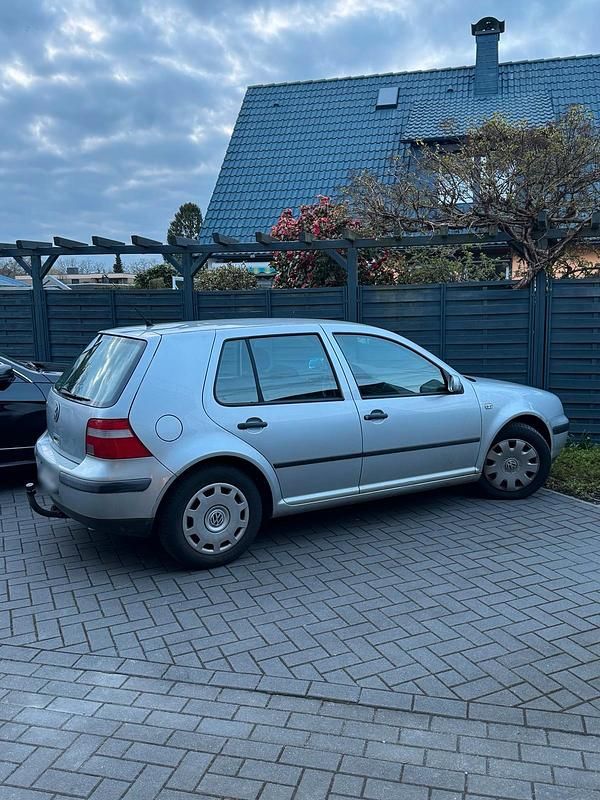 Gebraucht VW Golf IV 75 PS (55 kW) 2002 Silber Kleinwagen