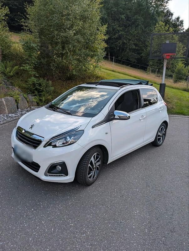 Weiß Gebraucht 2020 Peugeot 108 Kleinwagen | 8.290 € (Fairer Preis) - Bild 1/4