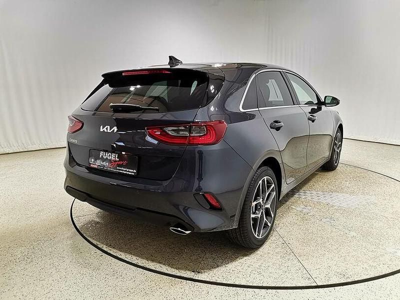 Neu Kia Ceed Style 140 PS (102 kW) 2025 Dark penta metal Kleinwagen