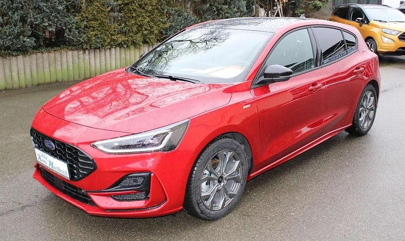Gebraucht Ford Focus ST-Line 125 PS (91 kW) 2023 Fantastic red Limousine