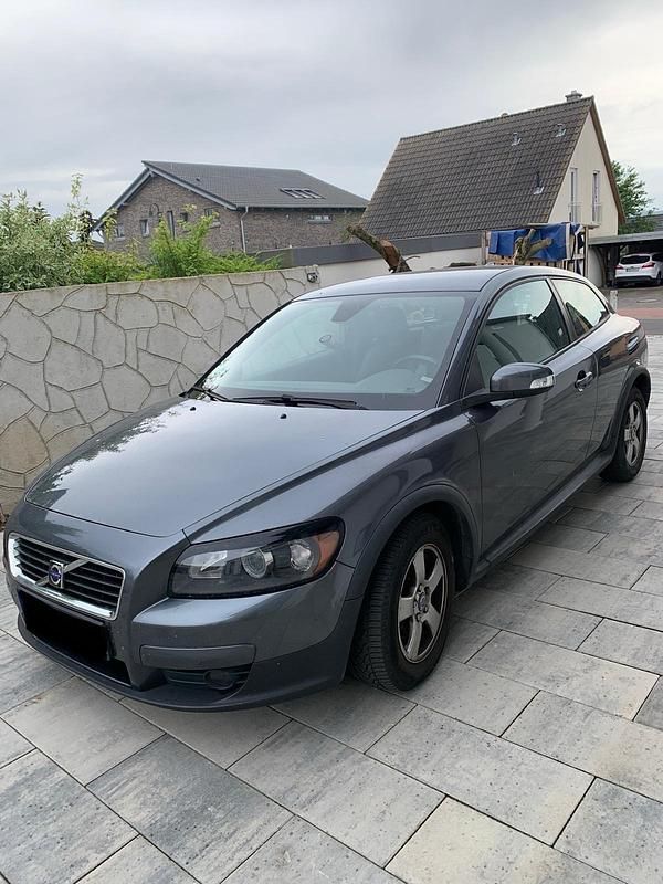 Grau Gebraucht 2008 Volvo C30 Kleinwagen | 2.399 € (Fairer Preis) - Bild 1/4