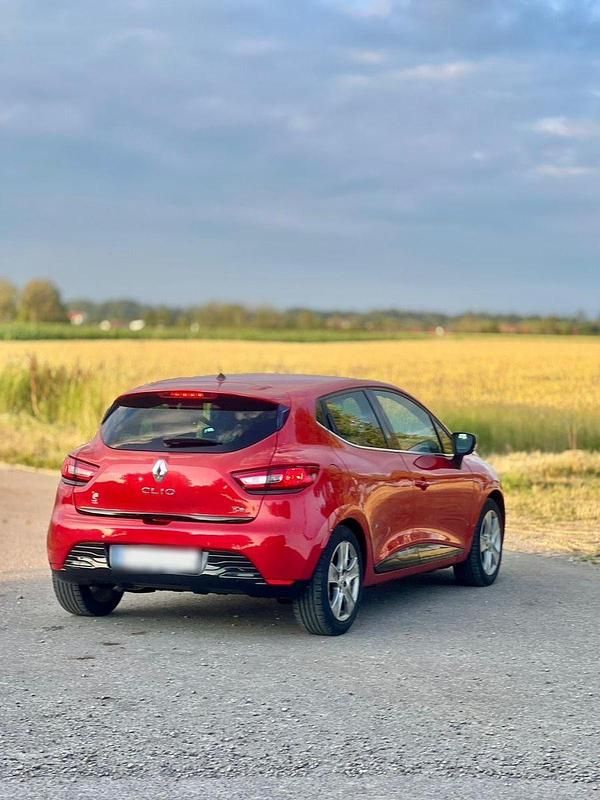 Gebraucht Renault Clio IV LIMITED 90 PS (66 kW) 2015 Rot Kleinwagen