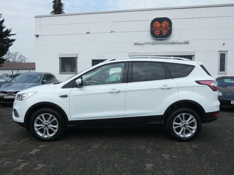 Gebraucht Ford Kuga Titanium 150 PS (110 kW) 2017 Weiß SUV